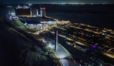SpaceX rolls giant Super Heavy booster to pad ahead of Starship's 1st orbital flight (photos)