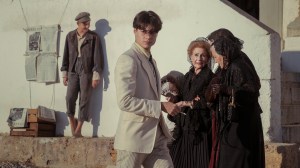 Milo Quifes as Carlos in 'La Bola Negra'.
