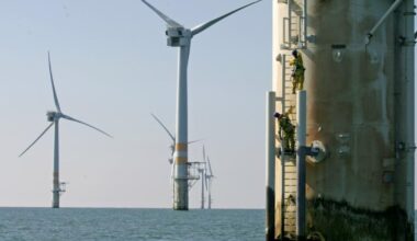 Risk of decommissioned windfarm putting ships in danger ‘increasing’ – The Irish Times