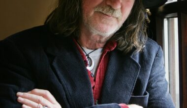Paddy Keenan: Bothy Band uilleann piper dies aged 76 – The Irish Times