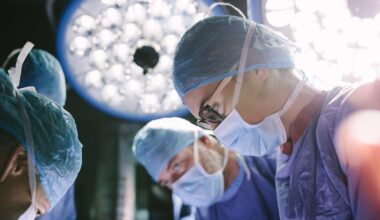 Knee surgery patient (70s) wakes up to €3,000 bill after change made during procedure – The Irish Times