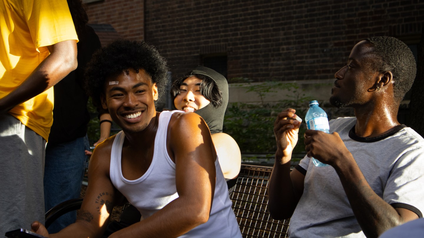 Sunburn Director Talks Toronto-Set Movie With Warmth No Gang Violence