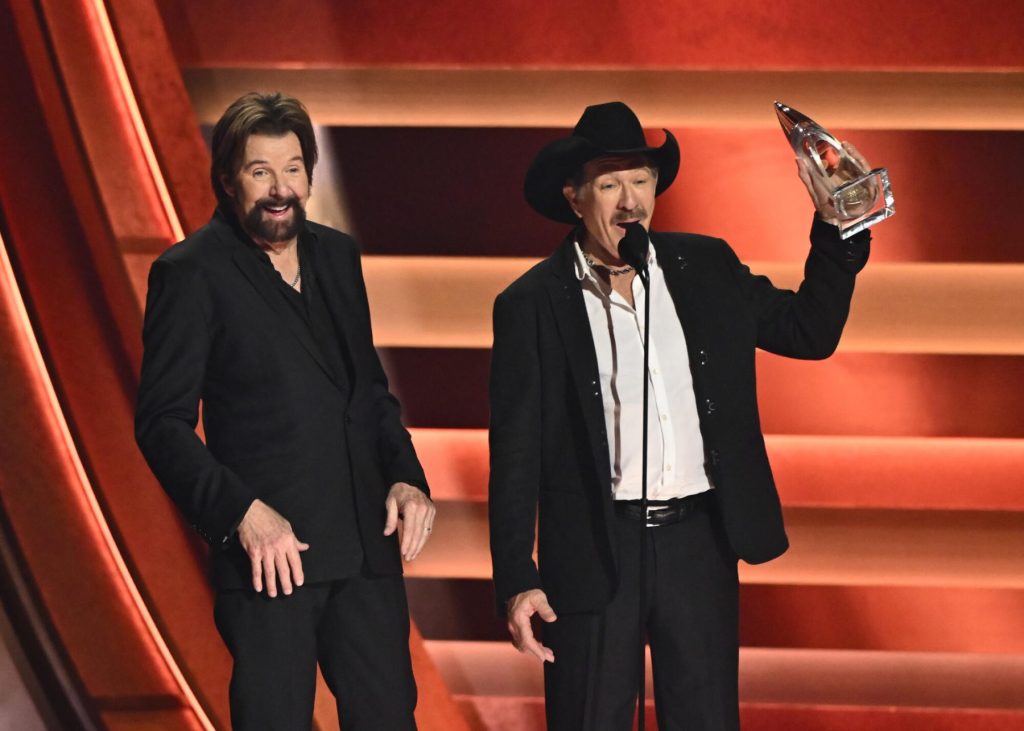 Brooks & Dunn to Get 2026 CMA Willie Nelson Lifetime Achievement Award