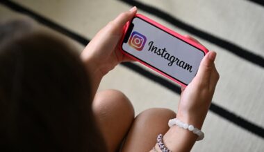 EU to bring in minimum age limit of 15 to set up social-media accounts – The Irish Times