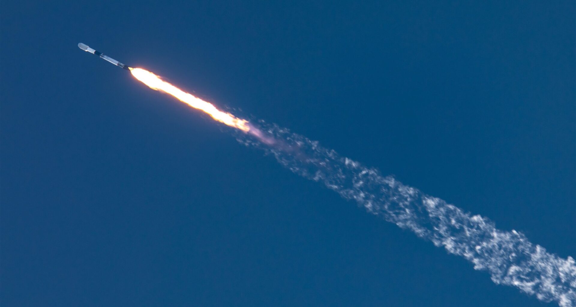 SpaceX Falcon 9 rocket launches 27 Starlink satellites, lands on ship at sea (video)