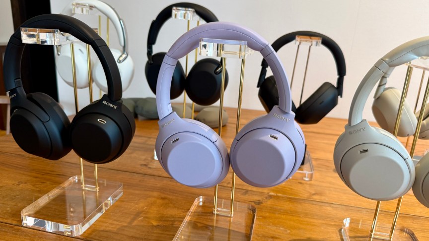 The new WH-1000XM4C shown in its various colors on headphone stands.