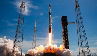 SpaceX launches 3 telecom satellites to orbit on 700th Falcon mission of all time (video)