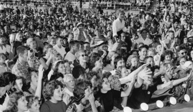 Woman’s front-row seat at Elvis homecoming captured in iconic photo