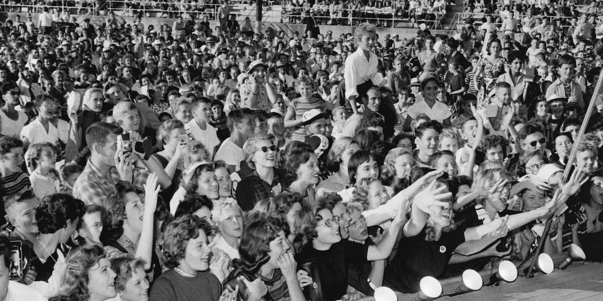 Woman’s front-row seat at Elvis homecoming captured in iconic photo