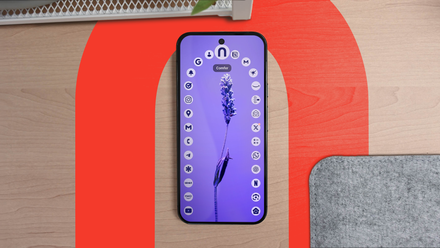 A Pixel phone running Comfer Launcher on a desk.
