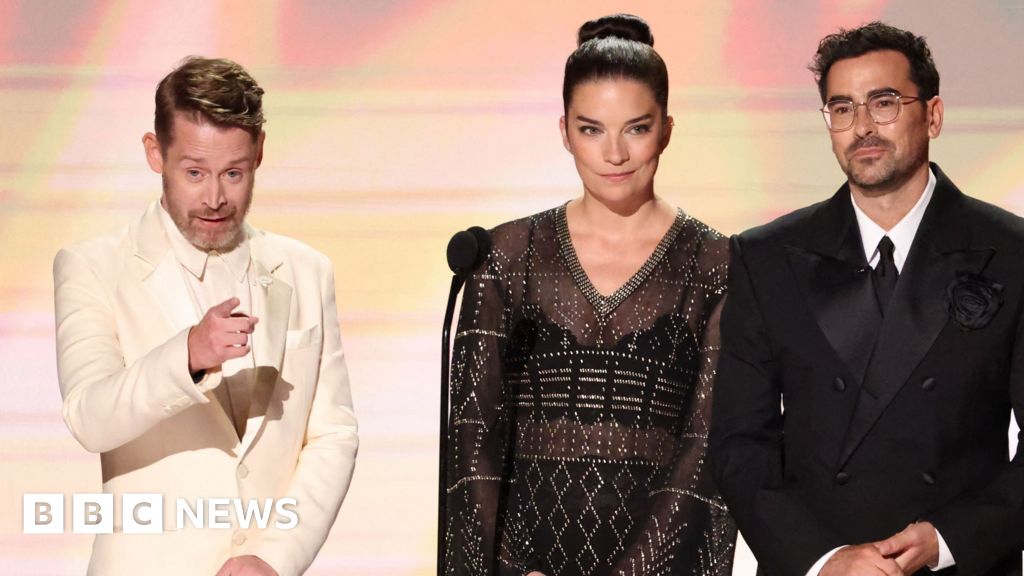 Emmys remember Catherine O'Hara, Rob Reiner and Hayden Panettiere - BBC