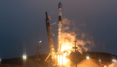 SpaceX launches 27 Starlink satellites to orbit from California (photos)