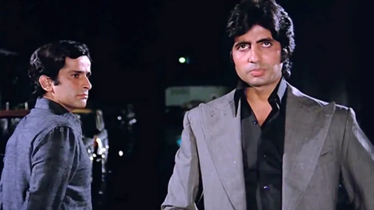 Amitabh and Shashi Kapoor in an iconic scene of the 1975 flick Deewaar.