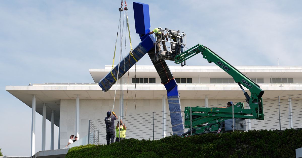 Kennedy Center disassembles Blue sculpture from its grounds :: WRAL.com