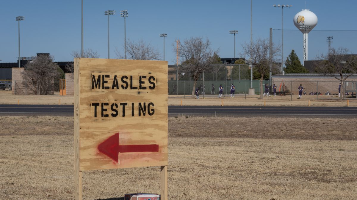 US measles cases hit 3,134 as leaders feud over death count