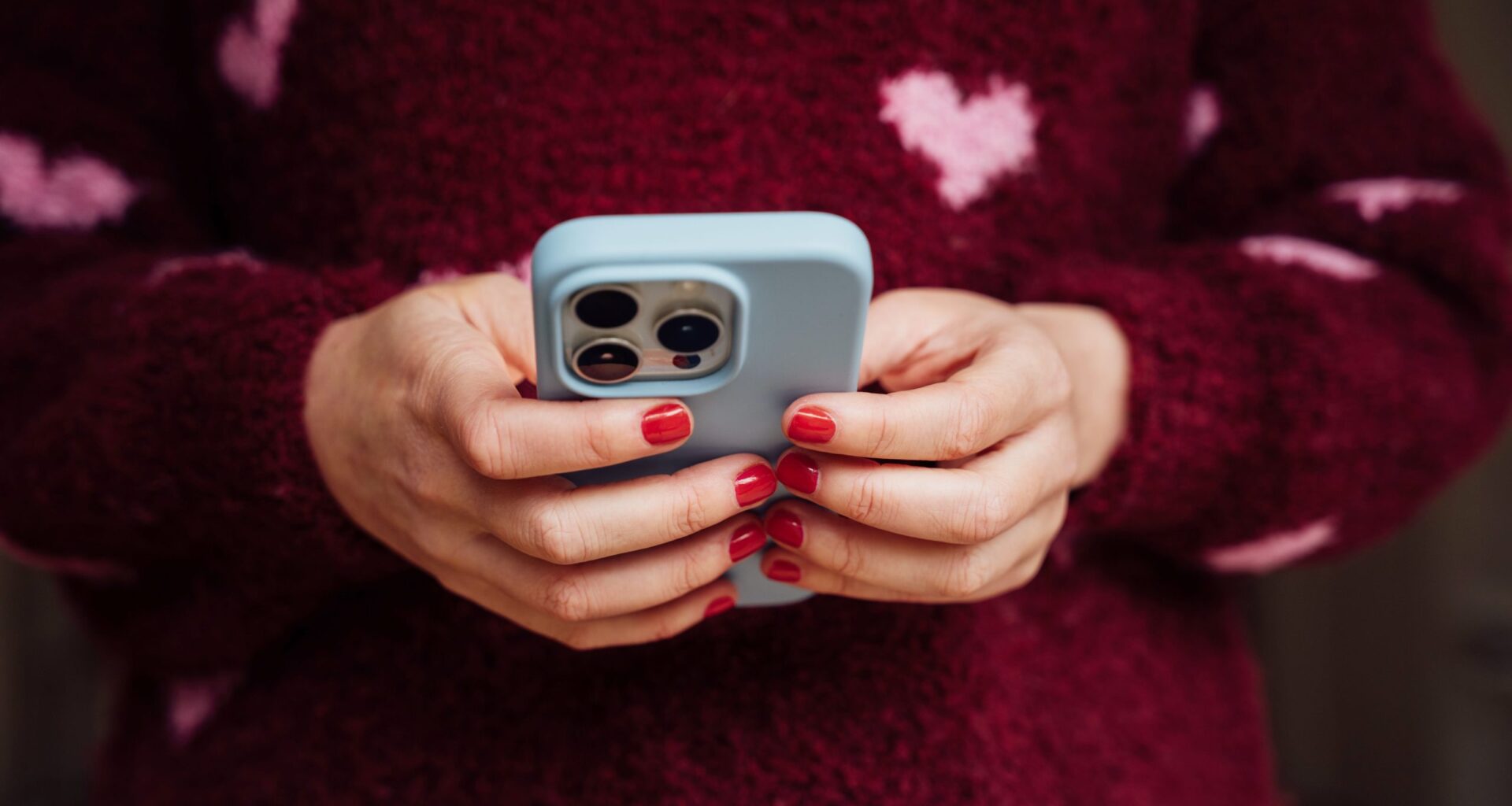 Dating apps are ditching ‘the swipe’ for meet-ups IRL – WTOP News