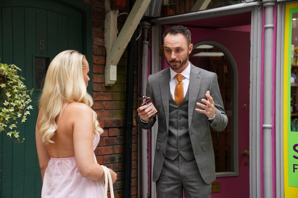 leah barnes and james nightingale in hollyoaks
