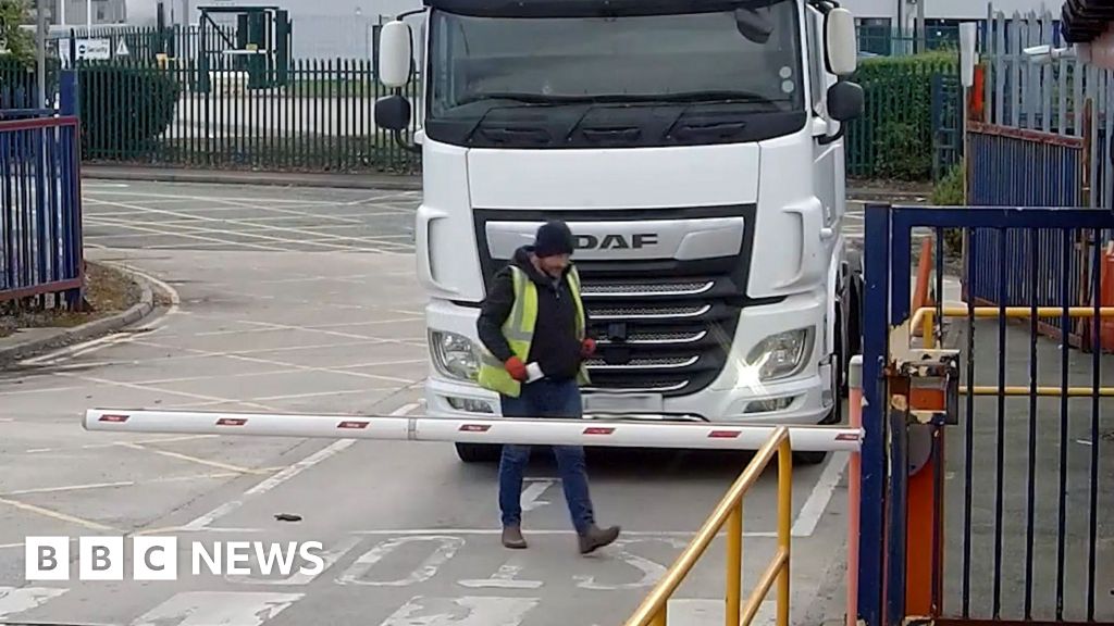 Guinness 'heist' CCTV footage of two men released - BBC