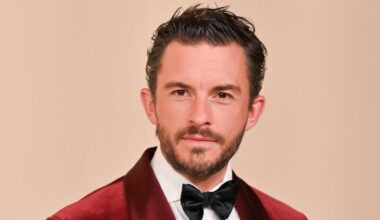 Bridgerton star Jonathan Bailey sensationally quits show in solidarity with Ariana Grande