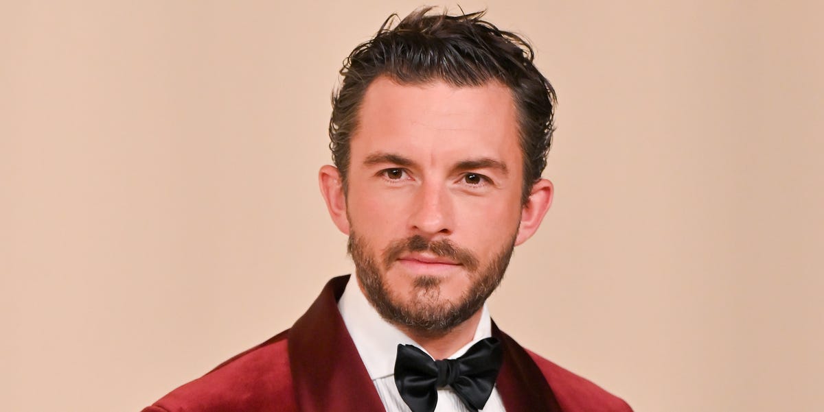 Bridgerton star Jonathan Bailey sensationally quits show in solidarity with Ariana Grande