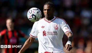 Jeremy Jacquet looks at the ball