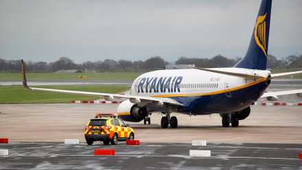 Ryanair Boeing 737-800 Manchester Airport