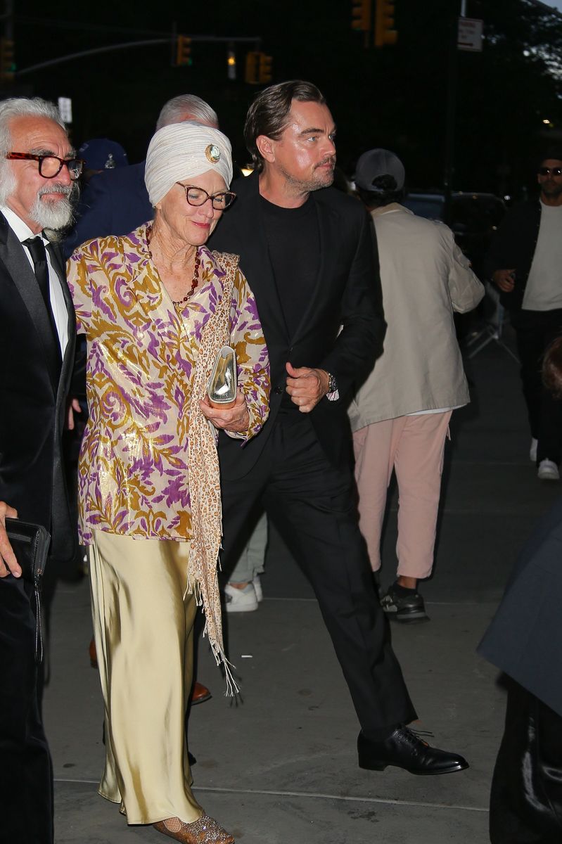 Photo 2026 Backgrid/The Grosby Group

EXCLUSIVE 
New York City, New York, September 22, 2026

Leonardo DiCaprio arrived with his parents at Villa Albertine in New York City for a ceremony where French President Emmanuel Macron presented Robert De Niro and Martin Scorsese with the Légion d'honneur in recognition of their contributions to cinema.***Leonardo DiCaprio llegó junto a sus padres a la Villa Albertine en la ciudad de Nueva York para asistir a una ceremonia en la que el presidente francés Emmanuel Macron otorgó la Legión de Honor a Robert De Niro y Martin Scorsese en reconocimiento a sus contribuciones al cine.


Byline: Ulices Ramales / BACKGRID /ULRA, SINY, REES / GROSBY GROUP