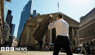 Borrowing surge puts pressure on chancellor ahead of Budget - BBC