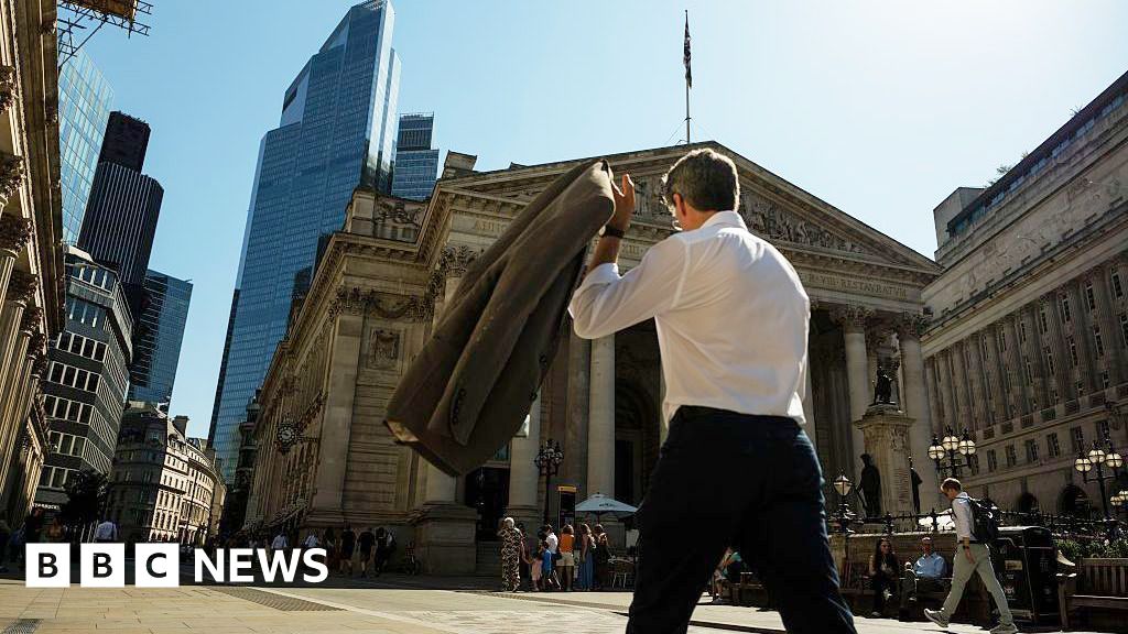 Borrowing surge puts pressure on chancellor ahead of Budget - BBC