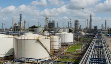 Flutterwave to enable online payment for Dangote refinery share applications in Nigeria