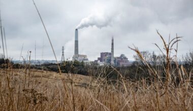 Trump administration removes power plant pollution limits