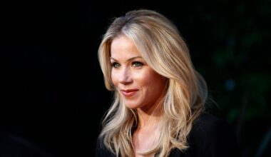 Beloved actress debuts ‘weird spot’ on her face after mystery 4-month hospital stay