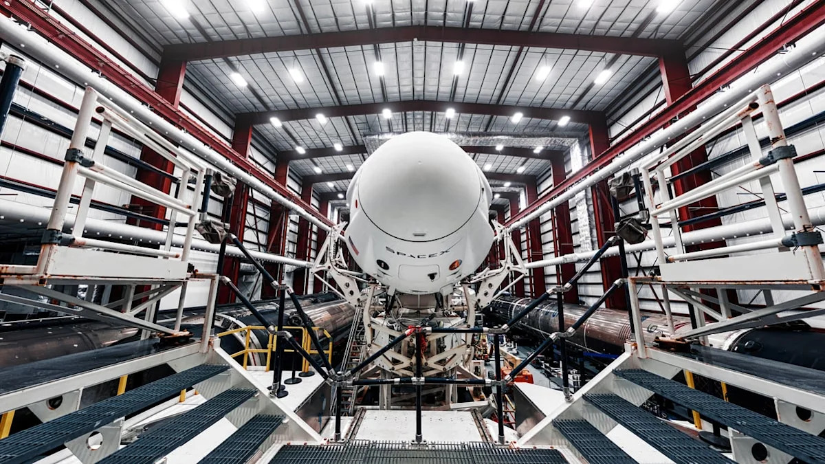 2 Ways Elon Musk Can Make SpaceX Win the New Space Race