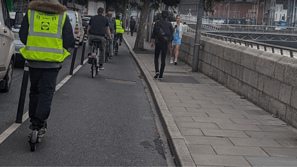 What does the new high-vis and helmet law mean for e-scooter users in Ireland? – IrishCycle.com