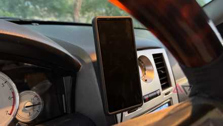 Peak-Design-Car-Mount-Vent-Pixel7a-Front-Wheel