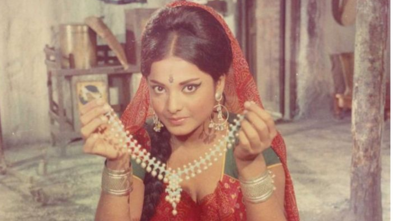 Rekha during a scene of her film "Savan Bhadon." Rekha during a scene of her film "Savan Bhadon."