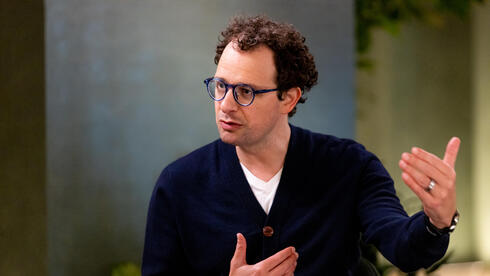 Anthropic pushes back IPO as investors await one of AI’s biggest public-market tests