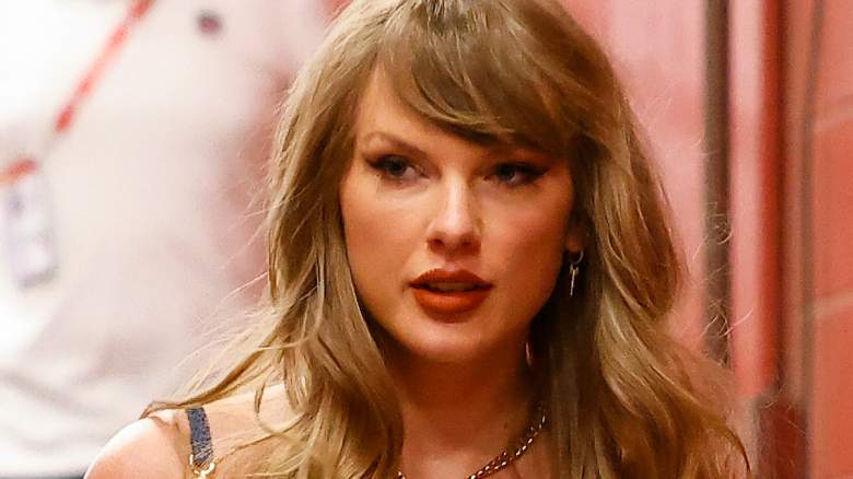Taylor Swift arrives ahead of the Kansas City Chiefs v Baltimore Ravens game