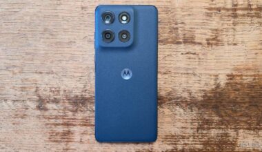 4 ways to make an aging Motorola phone feel much more expensive