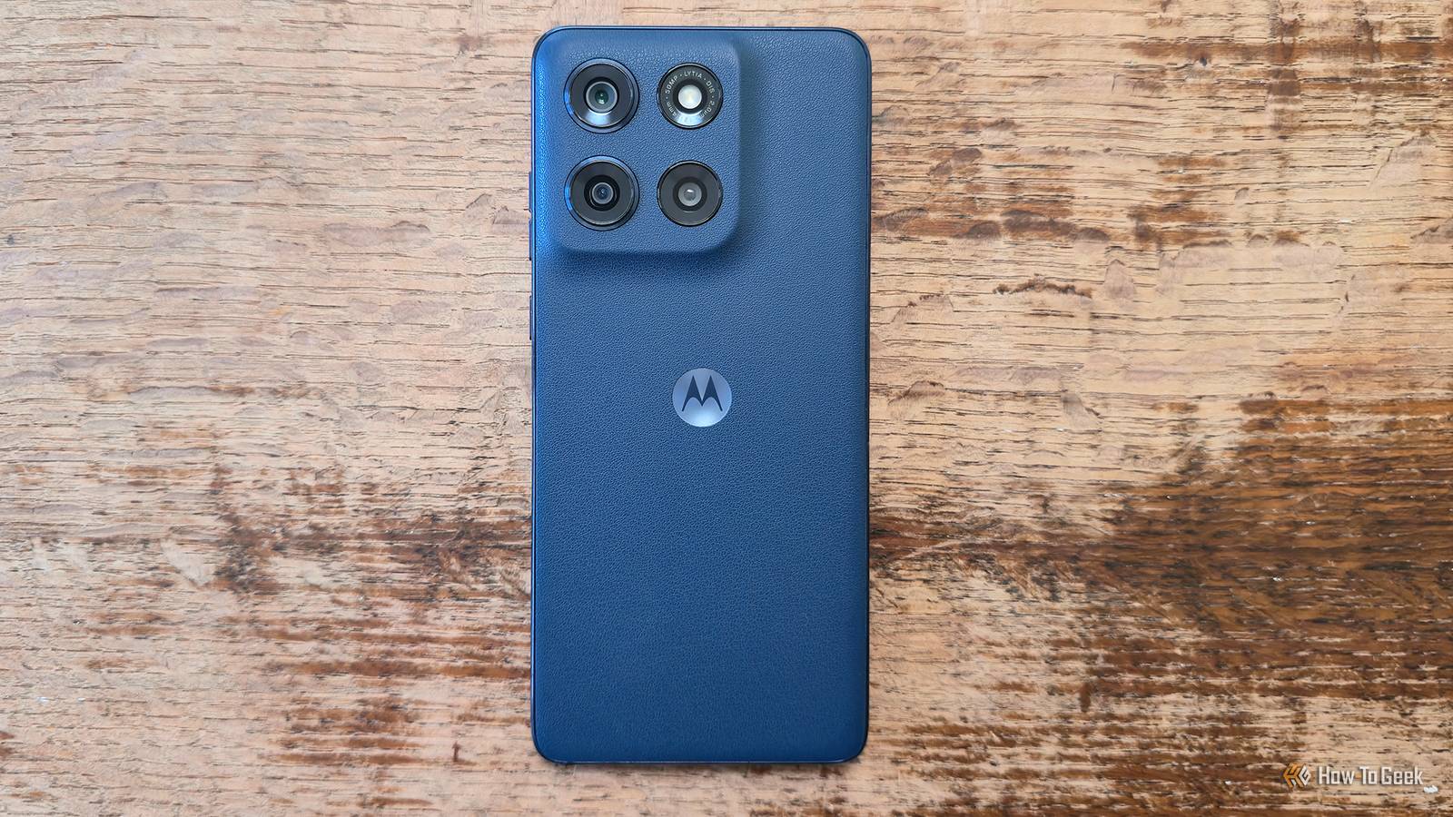4 ways to make an aging Motorola phone feel much more expensive