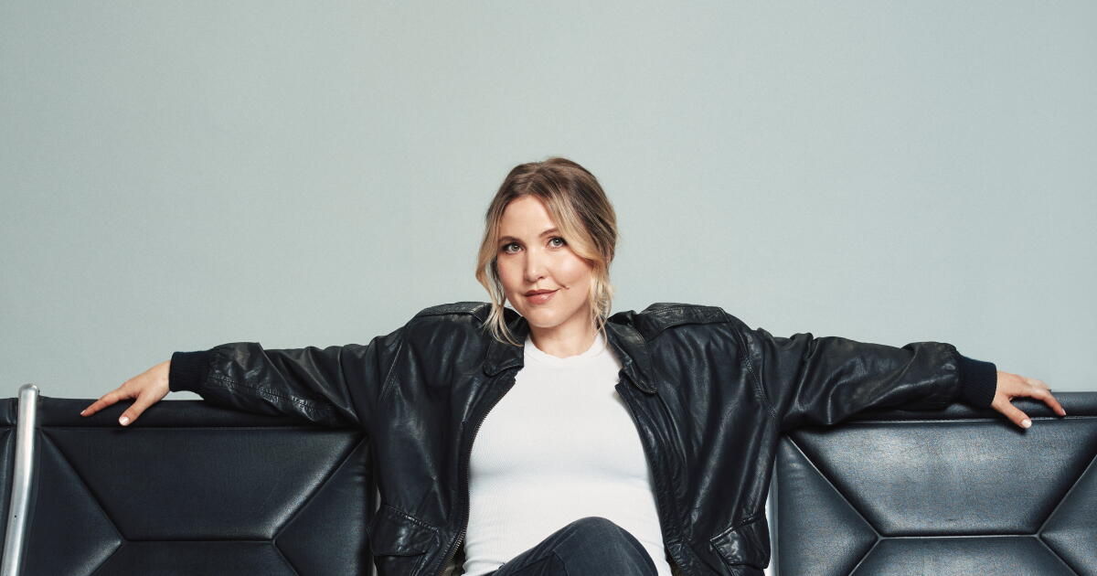 Taylor Tomlinson turns off the mic to tell all in 'Actually, Nevermind'