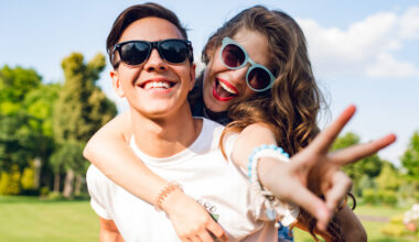 Adolescent narcissism brings brief popularity but not likeability among peers, study finds