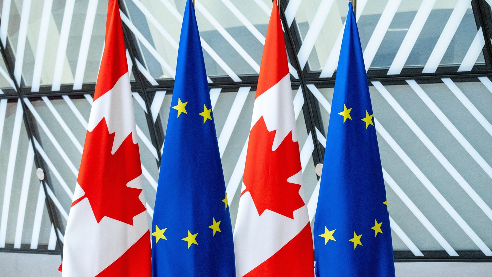 EU, Canada to build 'new chapter' in alliance at summit