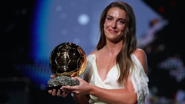 Spain and Barcelona midfielder Alexia Putellas poses after receiving the Ballon d'Or Feminin award for the best female footballer during the 2026 Ballon d'Or France Football award ceremony at the Palladium Theatre in London on October 26, 2026. (Photo by FRANCK FIFE / AFP)