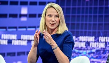 The 51-year-old sat down with The New York Times to talk about her new tech start up Dazzle, which is honing in on AI assistants, when she revealed what she had used it for.