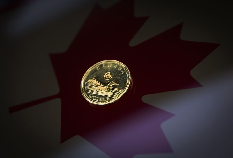 Canadian dollar extends pullback from 5-week high ahead of BoC rate decision