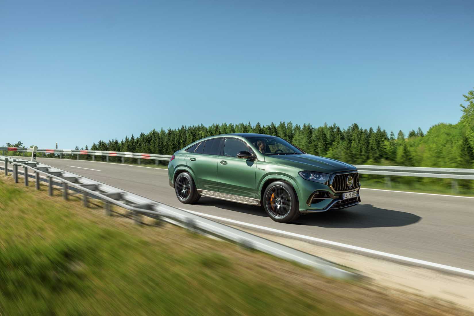 2027 Mercedes-AMG GLE 63 Coupe_001