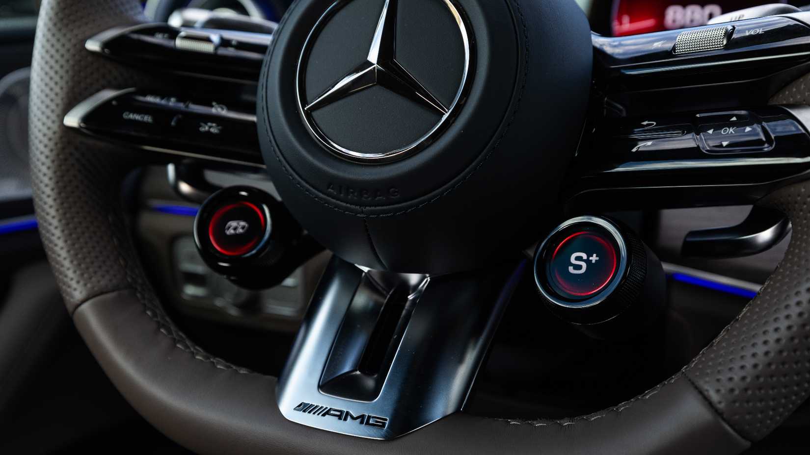 2027-mercedes-amg-gls-63-amg-dials