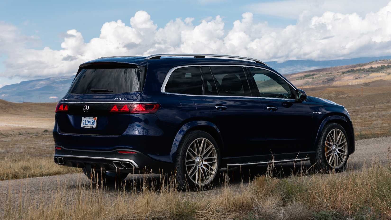 2027-mercedes-amg-gls-63-rear-pass