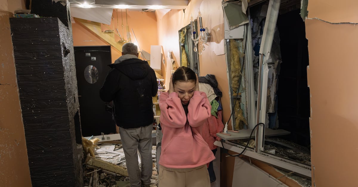 Russia drops cluster warheads on Kyiv after Witkoff-Putin peace talks – The Irish Times